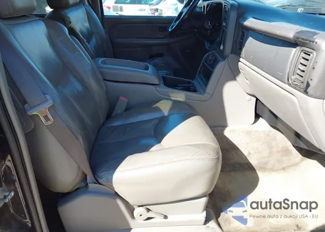 2005 Chevrolet Suburban 1500 Ls z USA, uszkodzony, nr VIN 3GNEC16ZX5G225173